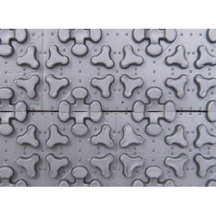 Uncoupling membrane surface with embossed studs and water-like texture dots