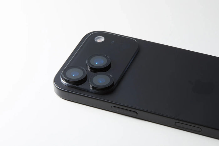 Camera lens cover for iPhone 17 — DEFF
