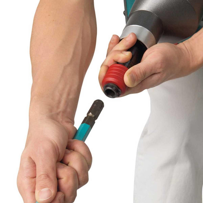 Universal mixing paddle in use: Stirring attachment with quick coupling on the drive
