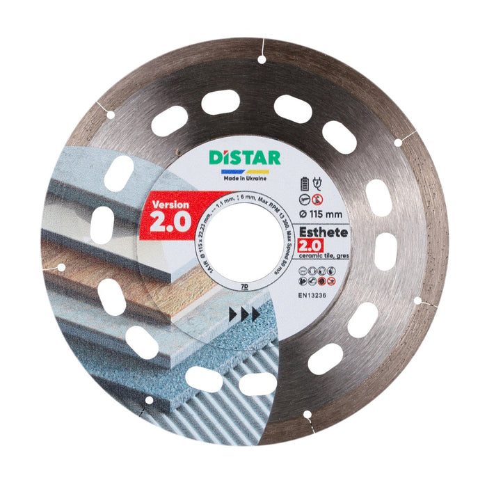 Diamond cutting disc with Distar branding on a white background