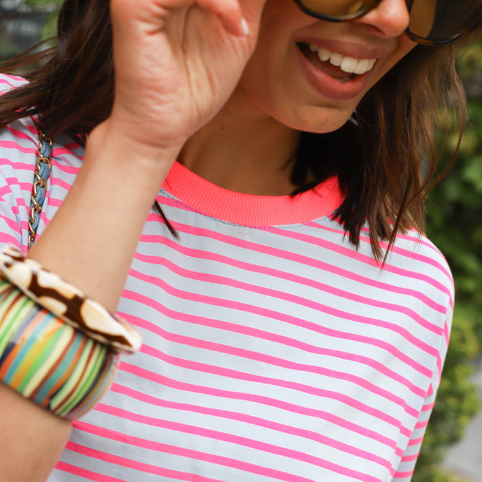Dunne streep tee blauw roze