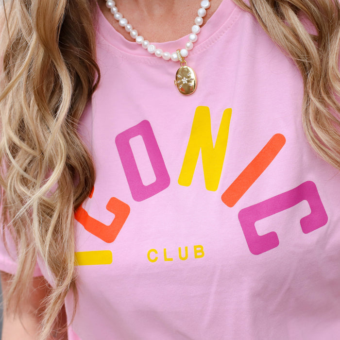 Iconic shirt gekleurde letters roze