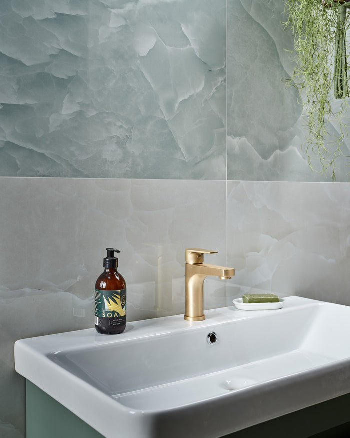 Illusion Whisper Onyx Porcelain Polished Mist