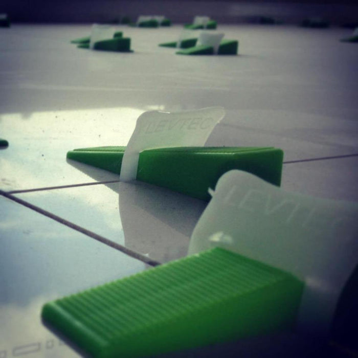 LEVTEC tile leveling wedges between floor tiles with leveling clips