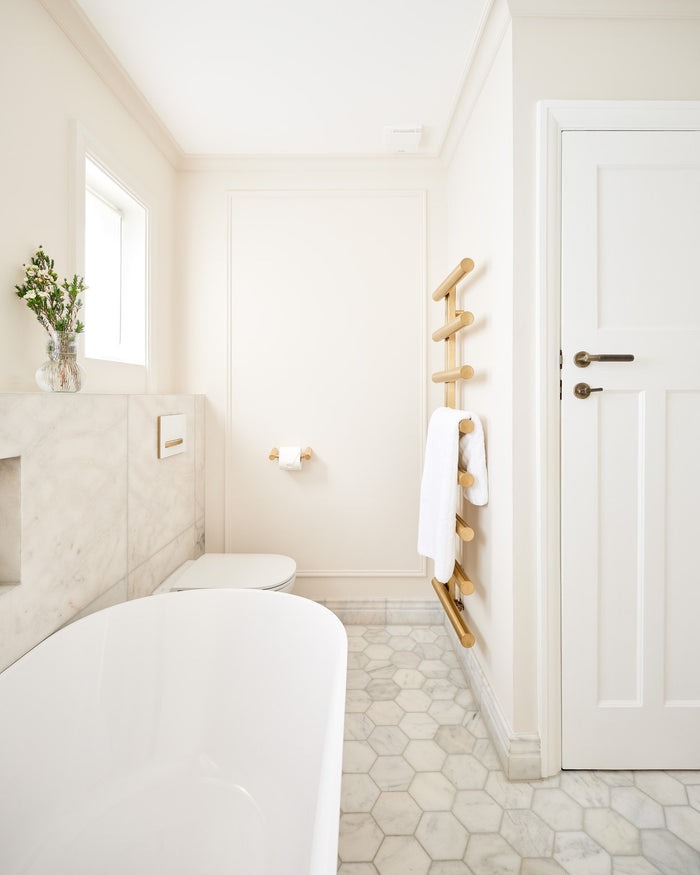 Long Island Marble Honed Finish Skirting|Credit : Philippa Bloom, Designed by : Ripples Bathrooms|long-island-marble-honed-finish-large-hexagon