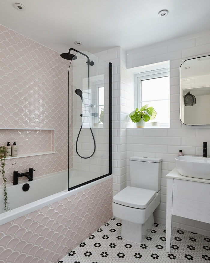 Mono Hex Porcelain Mosaic Daisy