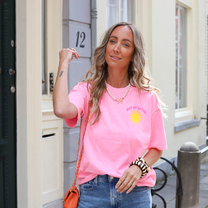 Out of office tee roze