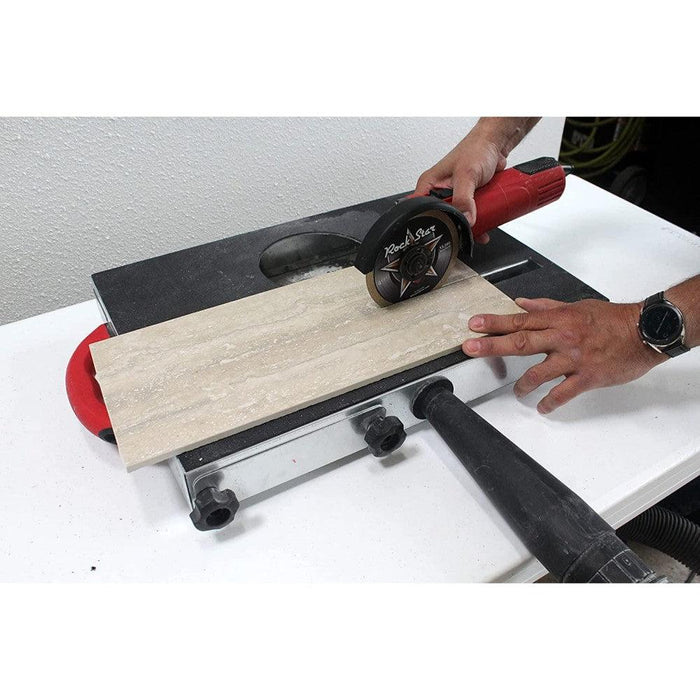 Sistema Backdraft con ventilador y apertura sobre madera para reducir polvo