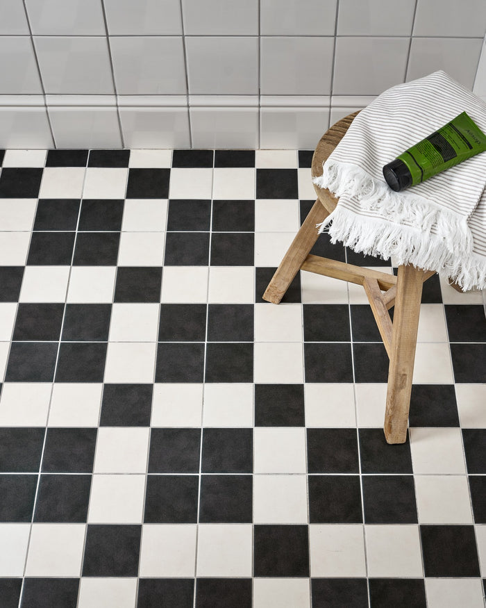 Victorian Style™ Porcelain Chess Mono A||victorian-style-wall-ceramic-cotton-white-skirting, victorian-style-wall-ceramic-cotton-white-square