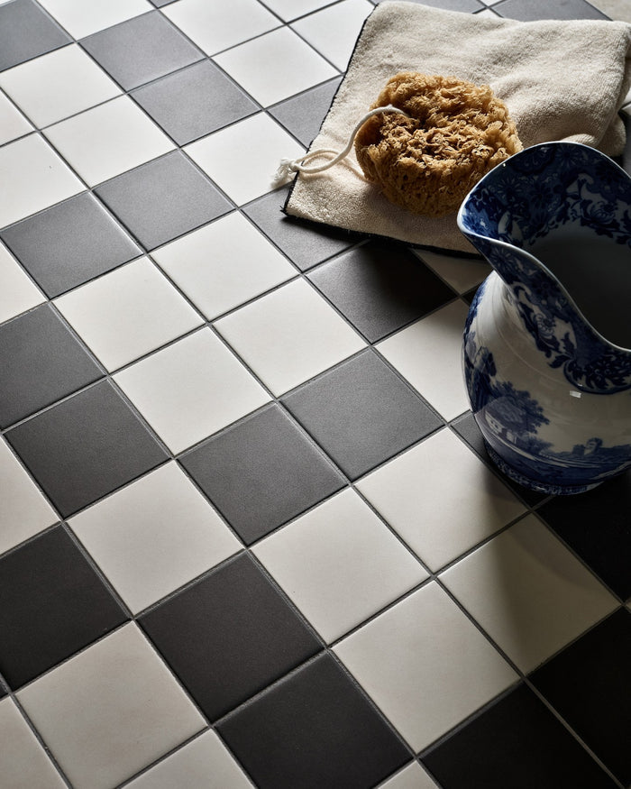 Victorian Style™ Porcelain Chess Mono B