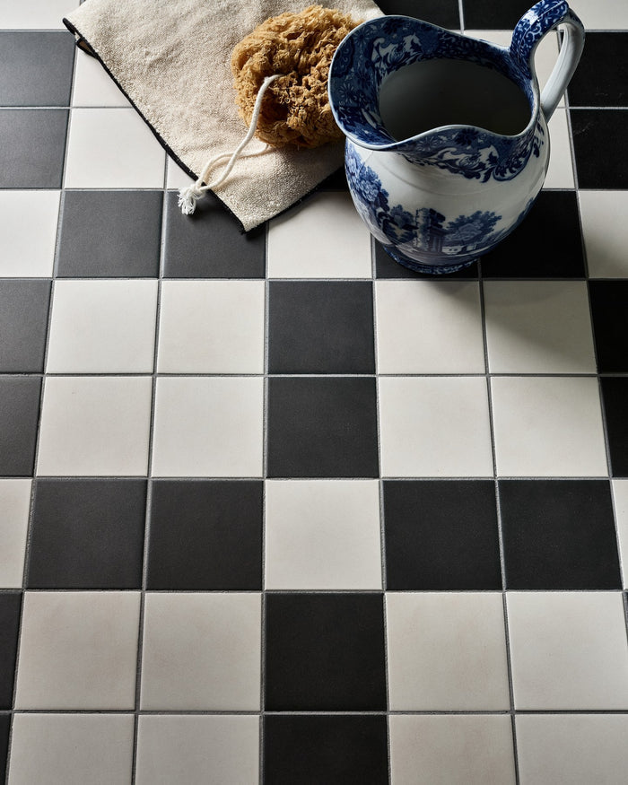 Victorian Style™ Porcelain Chess Mono B