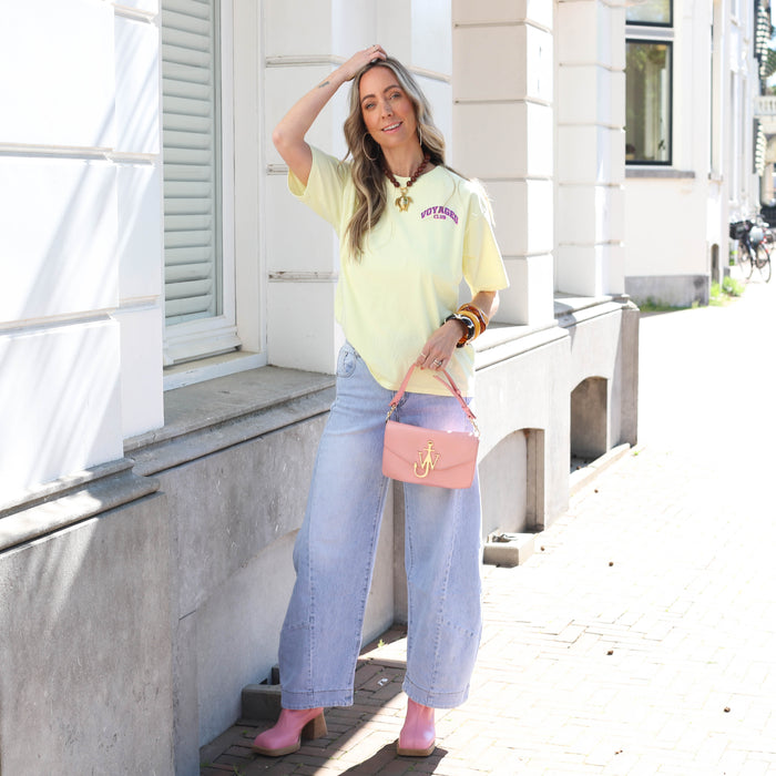 Voyage club tee geel